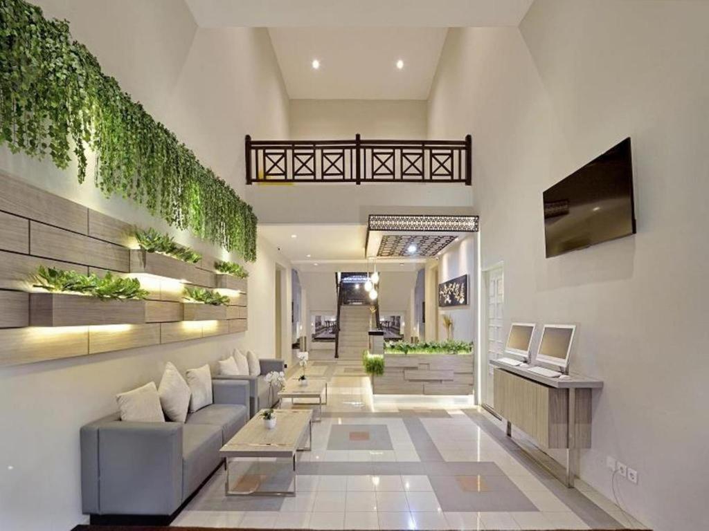 Whiz Prime Hotel Darmo Harapan Сурабая Екстериор снимка