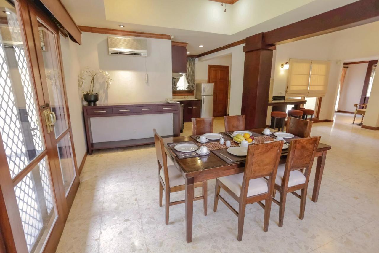 Whiz Prime Hotel Darmo Harapan Сурабая Екстериор снимка
