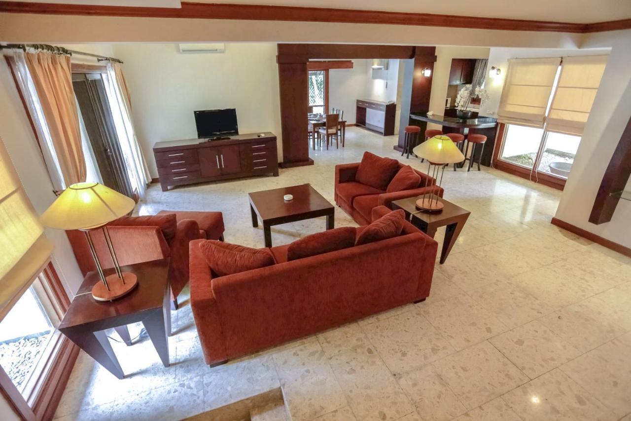 Whiz Prime Hotel Darmo Harapan Сурабая Екстериор снимка
