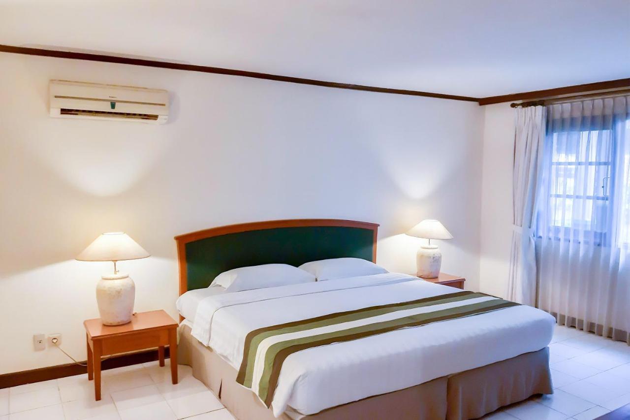 Whiz Prime Hotel Darmo Harapan Сурабая Стая снимка