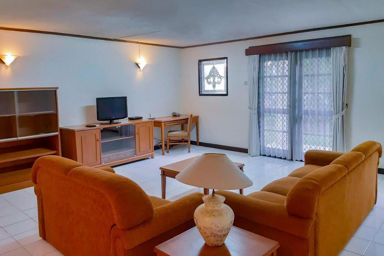 Whiz Prime Hotel Darmo Harapan Сурабая Екстериор снимка