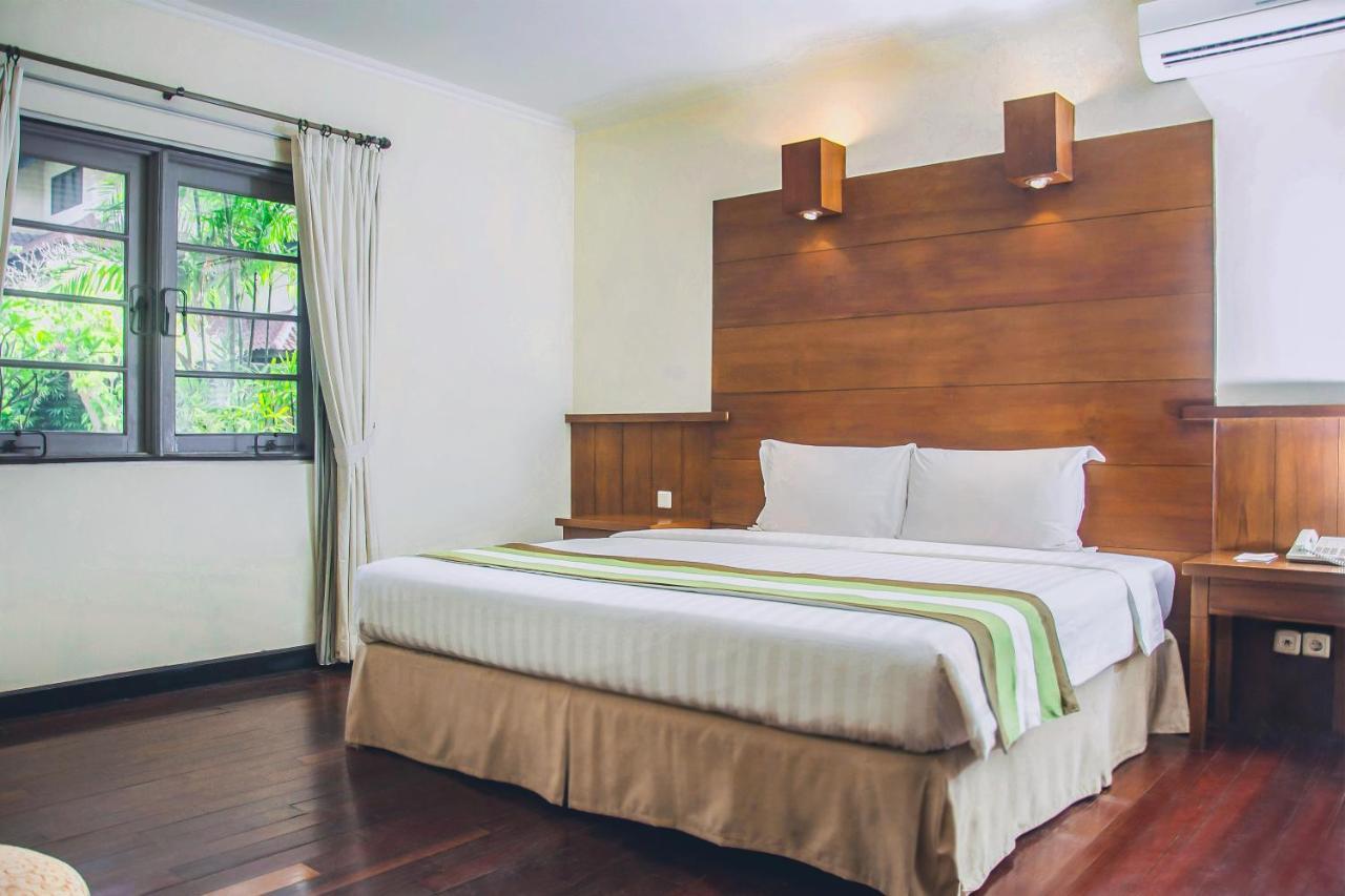 Whiz Prime Hotel Darmo Harapan Сурабая Екстериор снимка