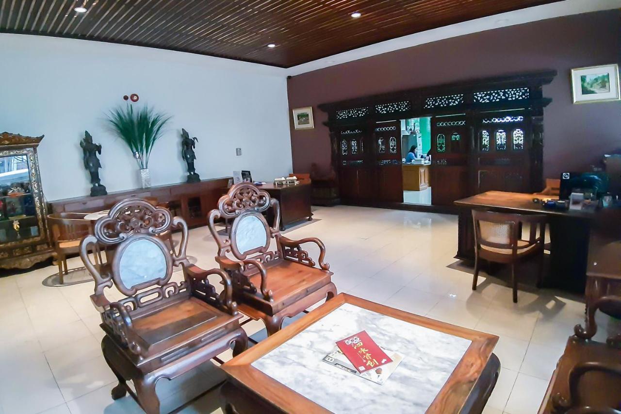 Whiz Prime Hotel Darmo Harapan Сурабая Екстериор снимка