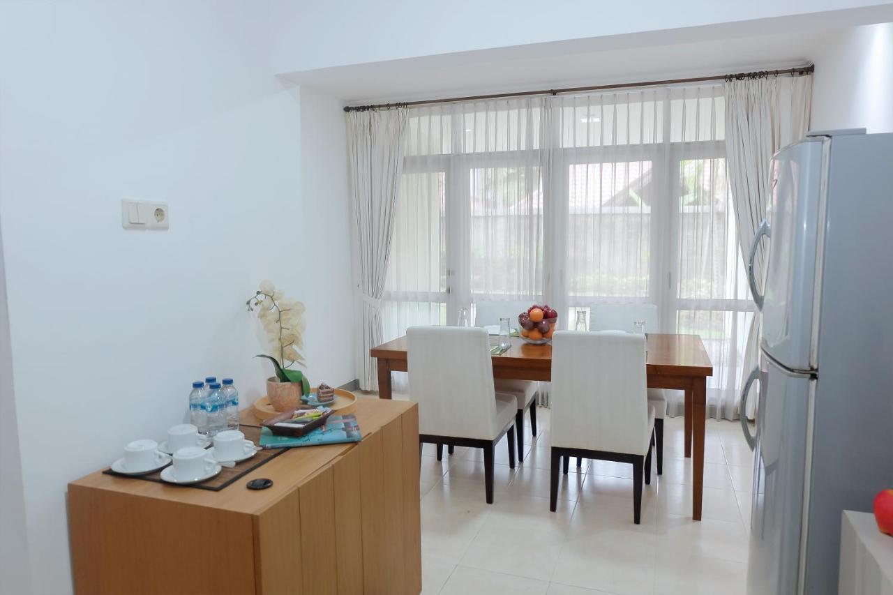 Whiz Prime Hotel Darmo Harapan Сурабая Екстериор снимка